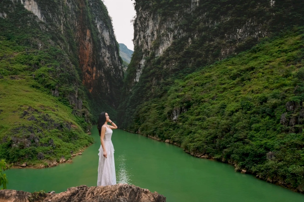 Frame the breathtaking beauty of Tu San Canyon, where nature's masterpiece unfolds 